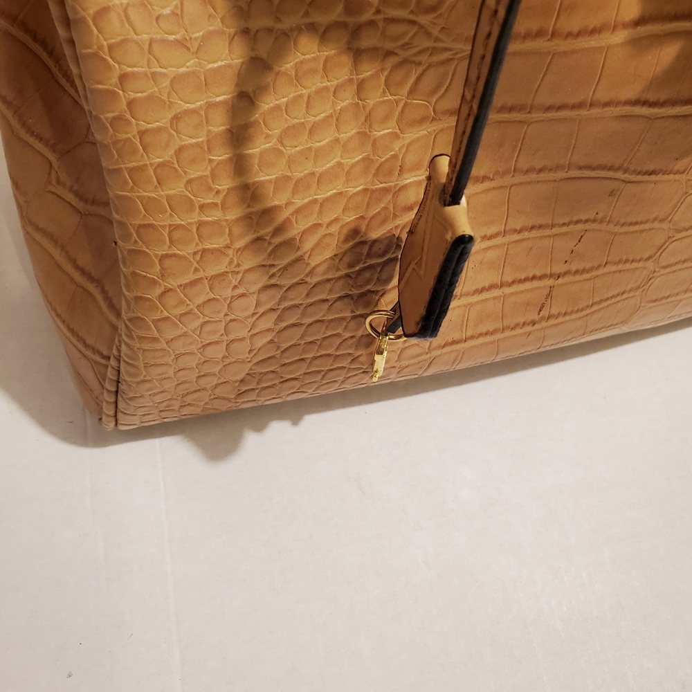 Faux Croc Tan Shoulderbag - Picture 7 of 8